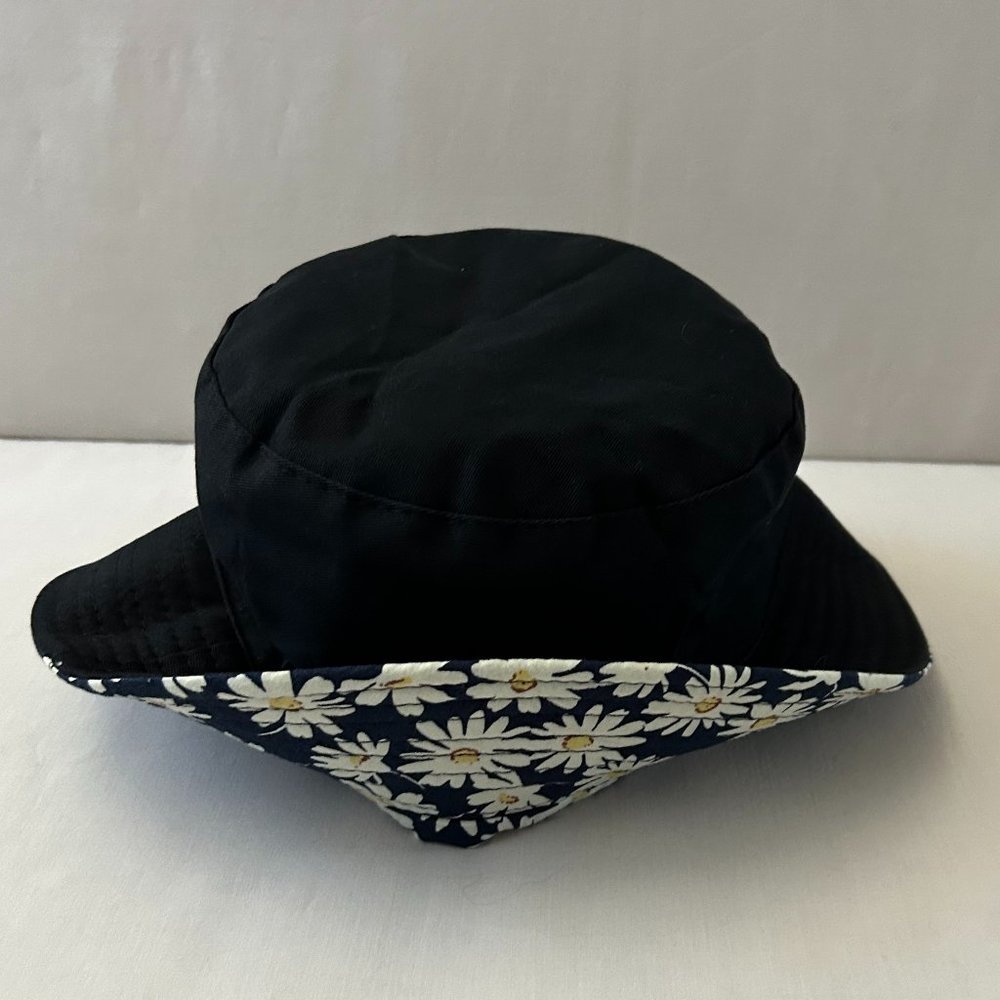 Unisex Reversible Black/Black with White & Yellow Daisies Fisherman/Bucket Hat